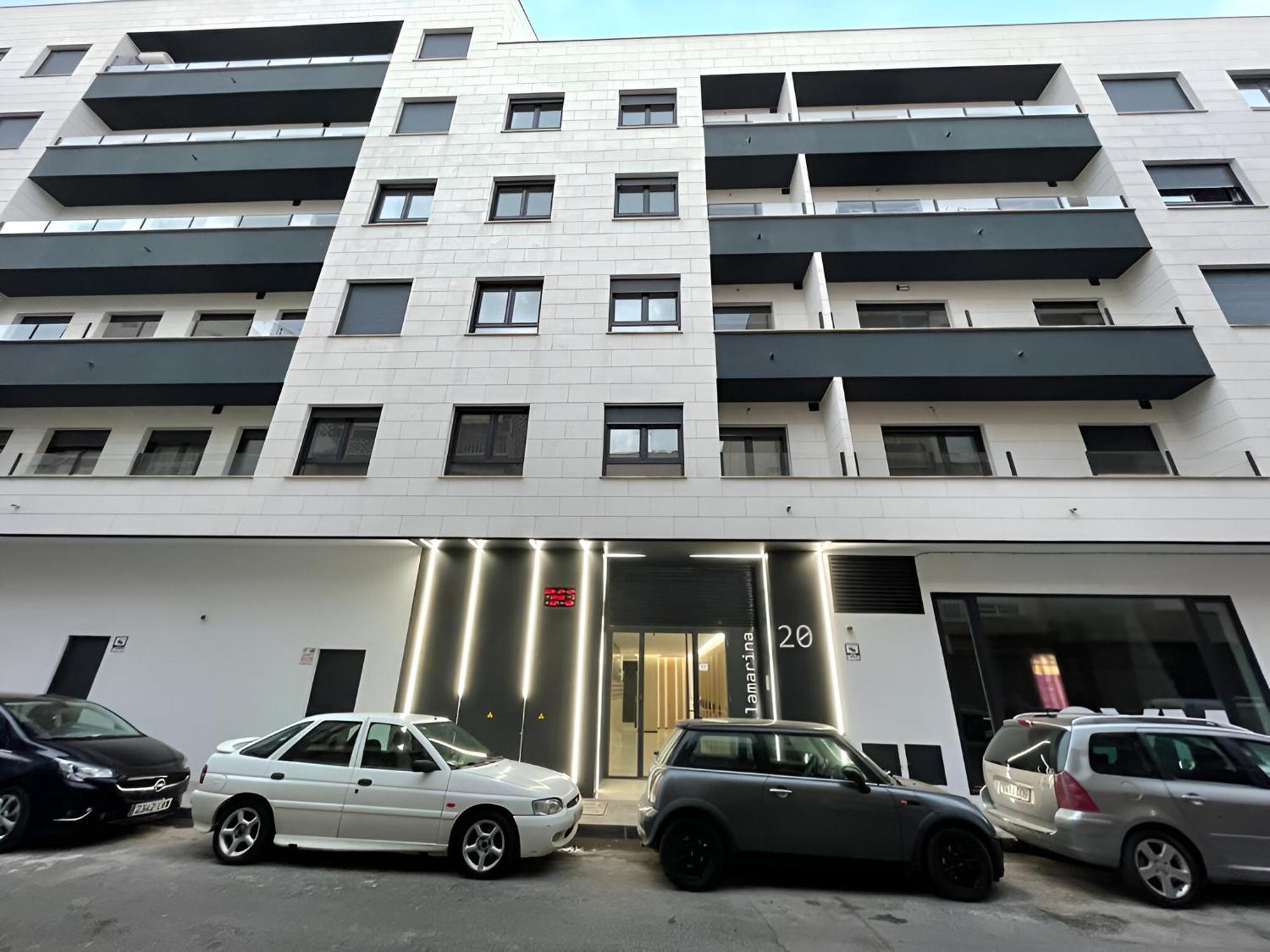 Apartamentos Nuevo Con Aire Y Wifi Aguilas Bagian luar foto