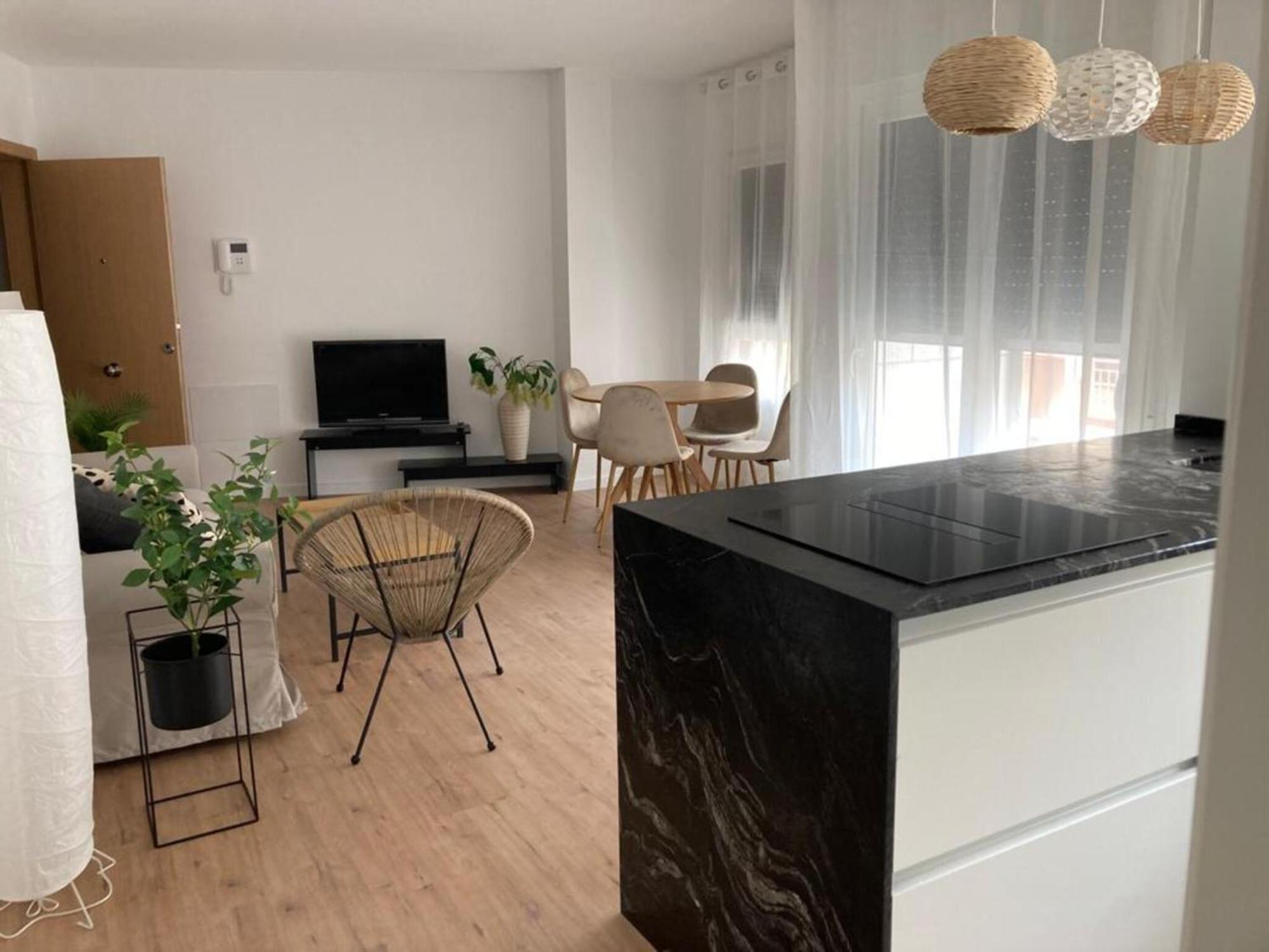 Apartamentos Nuevo Con Aire Y Wifi Aguilas Bagian luar foto